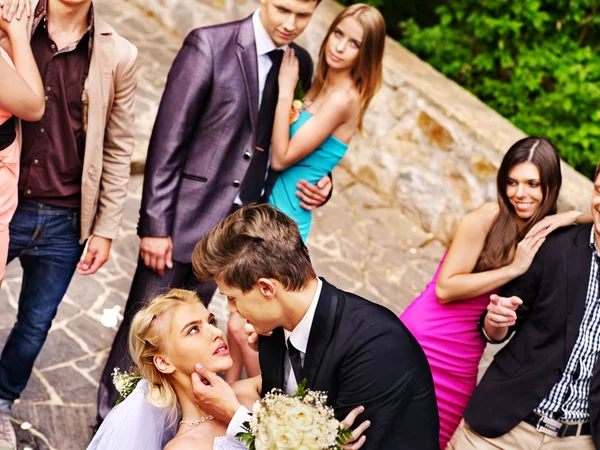 Groom kissing bride . — Stock Photo, Image