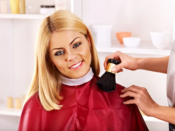 Woman at hairdresser. — Stock Photo, Image