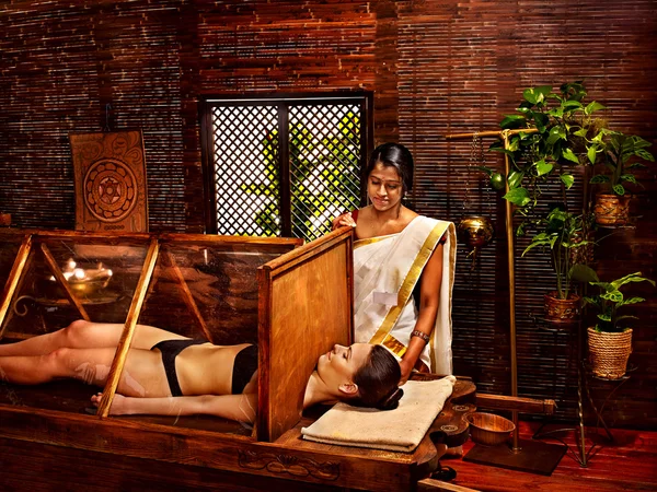 Ayurveda sauna sahip kadın. — Stok fotoğraf