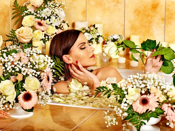 Kvinna på luxury spa. — Stockfoto