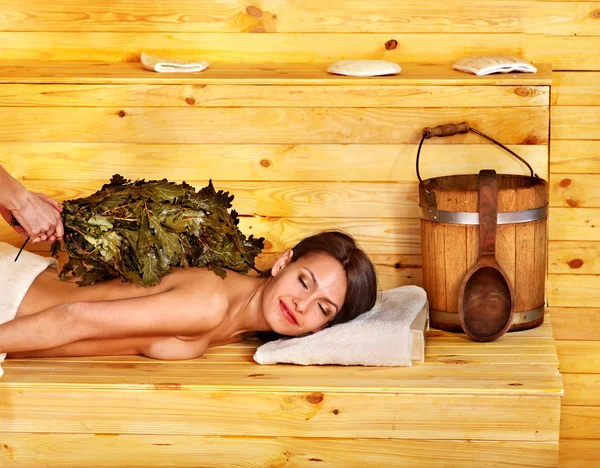 Chica en sauna . — Foto de Stock