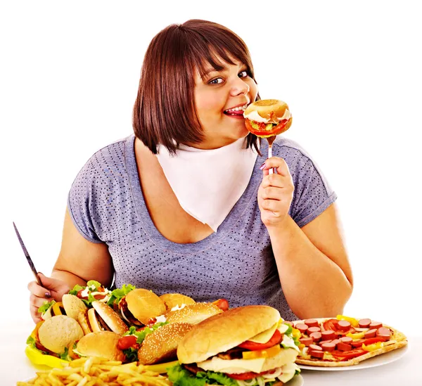 Donna che mangia fast food. — Foto Stock