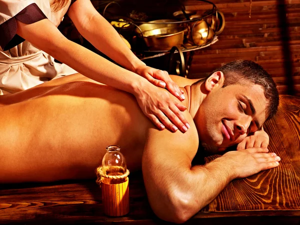 Man having Ayurvedic spa treatment. — Stock Photo, Image