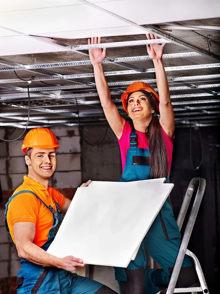 People  installing suspended ceiling — Stock Photo, Image