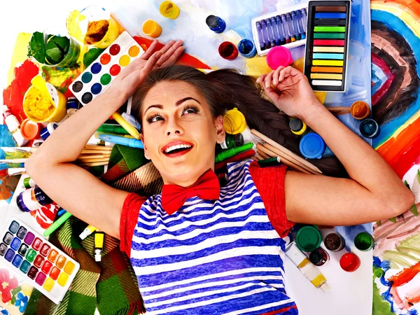 Artist woman with paint palette. — Stock Photo, Image