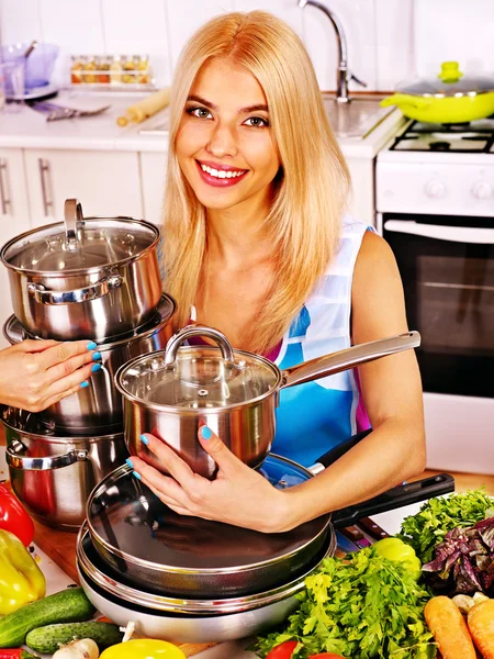 Housewife cooking at kitchen. — Stock Photo, Image