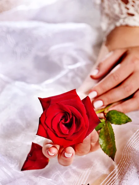 Bride with rose bouquet — Stock Photo, Image