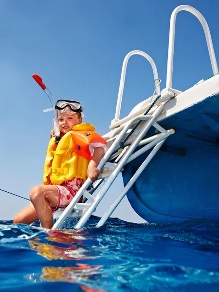 Happy child on yacht. — Stock Photo, Image