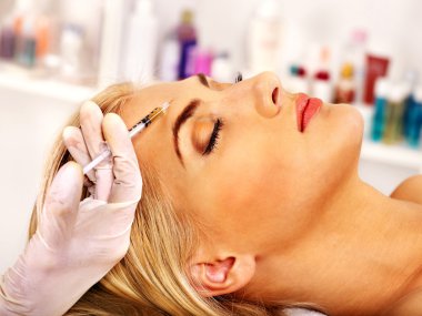 kadın Botox enjeksiyonları.