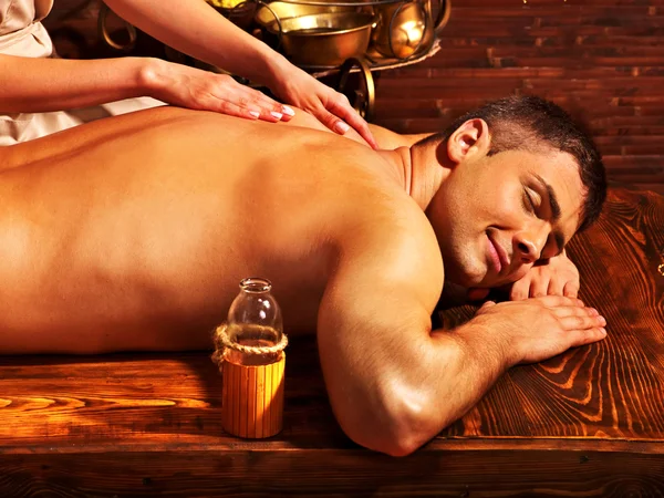 Man having Ayurvedic spa treatment. — Stock Photo, Image