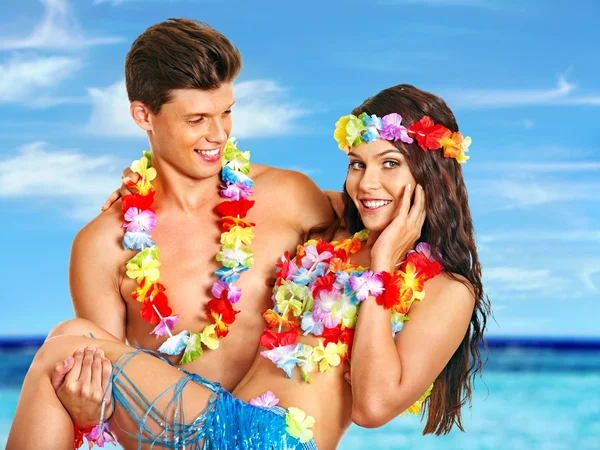 Happy couple at Hawaii beach. — Stock Photo, Image