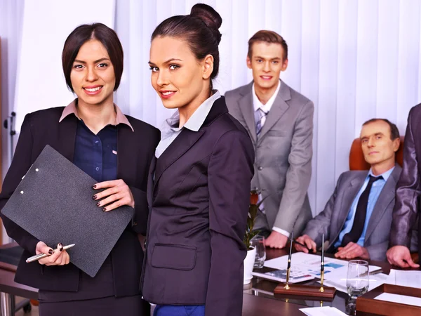 Grupo de empresários no escritório. — Fotografia de Stock