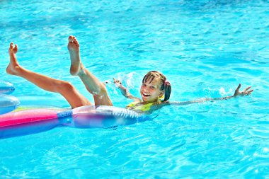 şişme beach yatak yüzmek çocuk.