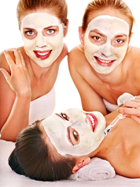 Grupo de mujeres con máscara facial . — Foto de Stock