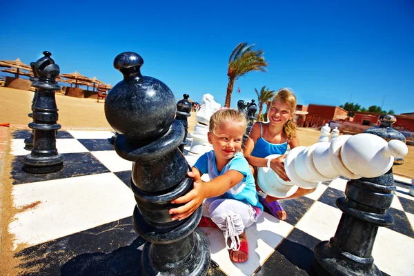 Children play chess outdoor. — Stock Photo, Image