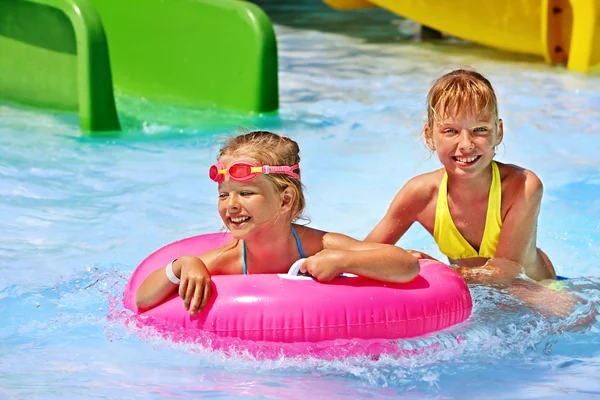 Niños sentados en anillo inflable . — Foto de Stock