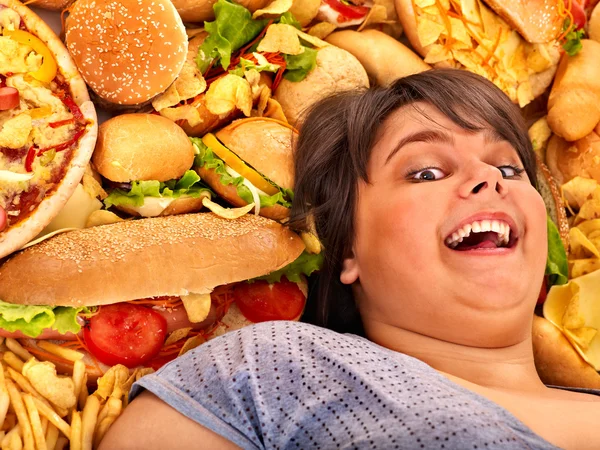 Mujer con comida rápida — Foto de Stock