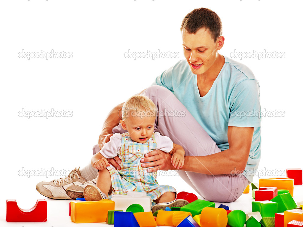 Children play building blocks.