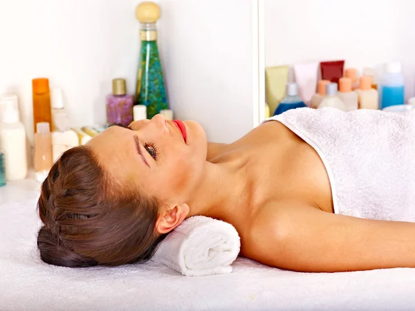 Kvinna får massage . — Stockfoto