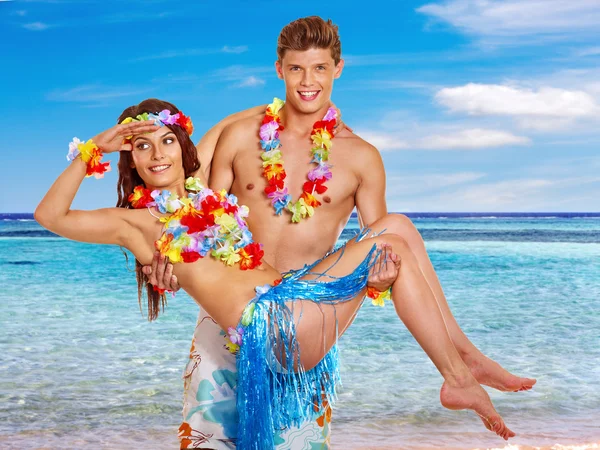 Couple at Hawaii beach — Stock Photo, Image