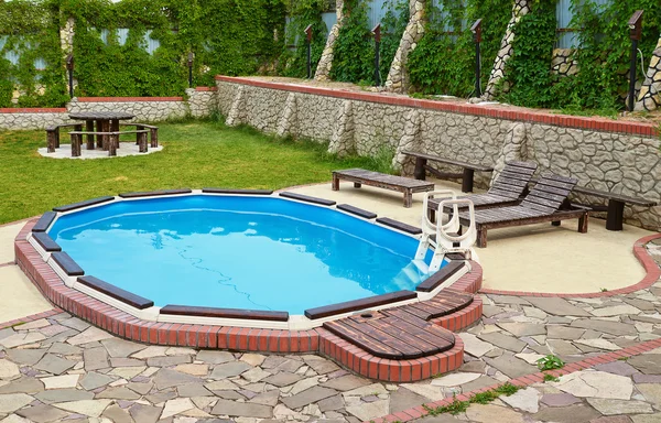 Backyard pool — Stock Photo, Image