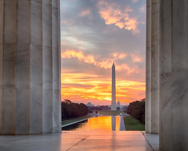 Brilliant sunrise over reflecting pool DC — Stock Photo, Image