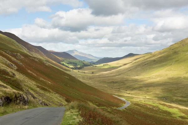 Newlands Pass em Lake District, na Inglaterra — Fotografia de Stock