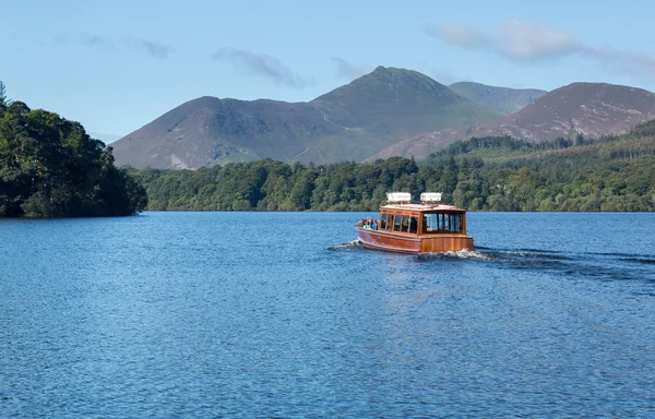 Båtar på derwent vatten i lake district — Stockfoto