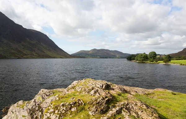 Visa över crummock vatten i lake district — Stockfoto