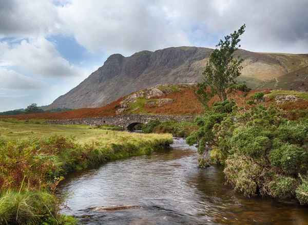 Pont en pierre sur la rivière par Wastwater — Photo