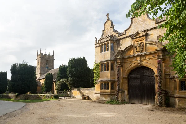 Stanway huis en st peters kerk stanton — Stockfoto