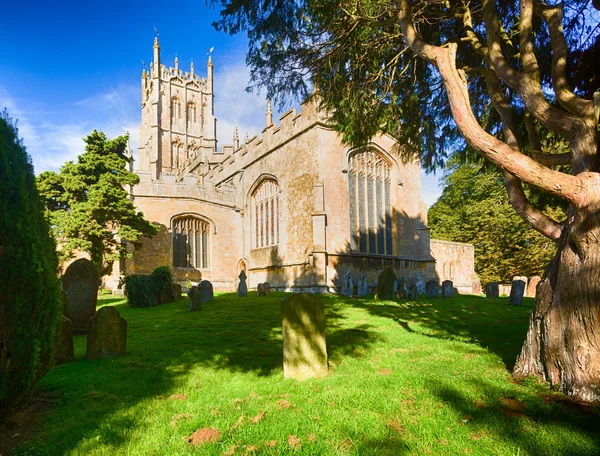 Templom és temető Chipping Campden — Stock Fotó