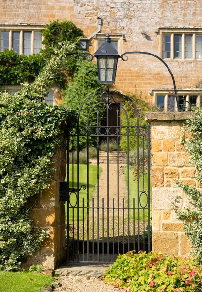 Old cotswold stone house in Ilmington — Stock Photo, Image