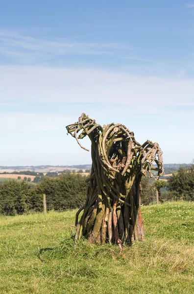 Традиционный зеленый человек соткан из ветвей — стоковое фото