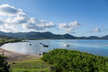 Su Baie de L'Embouchure tekneler