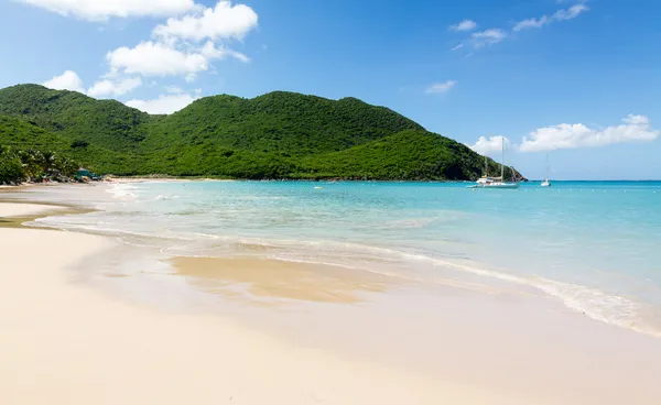 Praia gloriosa em Anse Marcel em St Martin — Fotografia de Stock