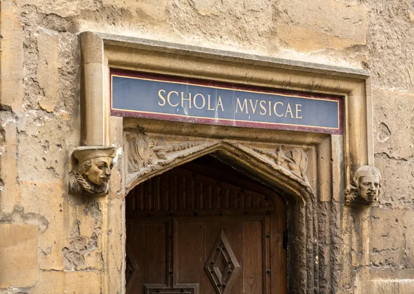 Ingången till skola av musik på bodeian bibliotek — Stockfoto