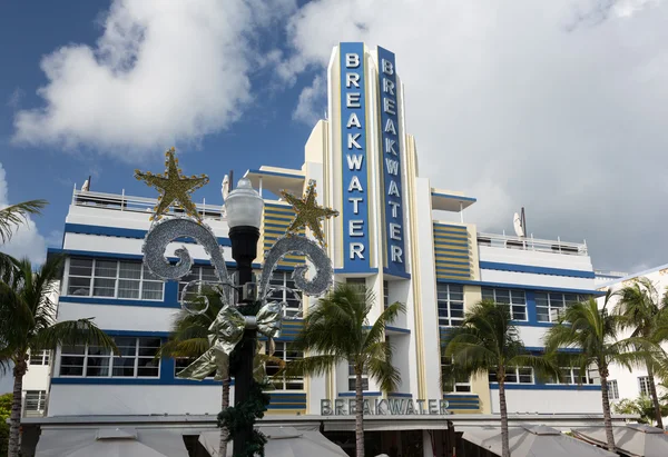 Отель с волнорезом в Майами-Бич — стоковое фото