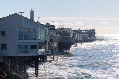 okyanus malibu California ev sahipliği yapmaktadır.