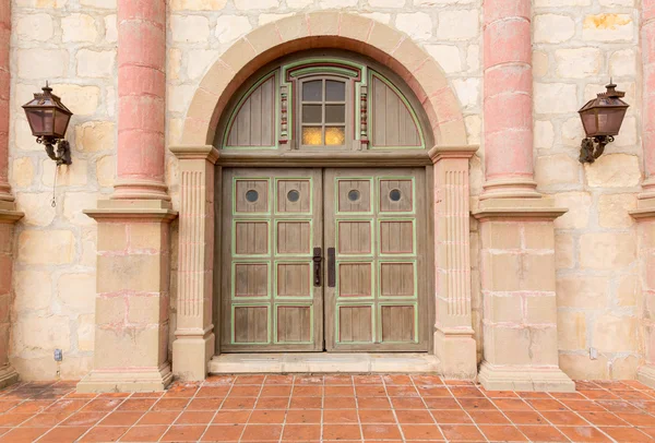 Cloudy stormy day at Santa Barbara Mission — Stock Photo, Image