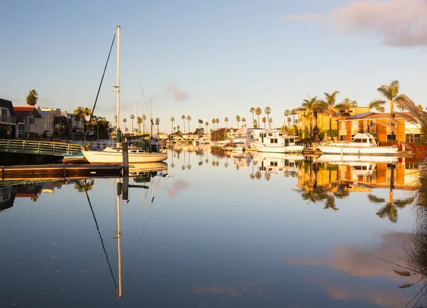 Expensive homes and boats ventura — Stock Photo, Image