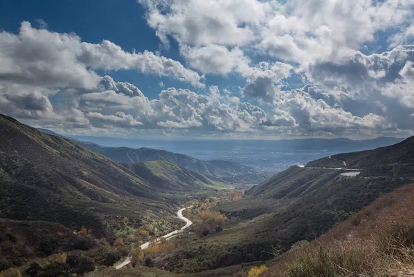 Vista del borde de San Bernadino de la carretera mundial — Foto de Stock