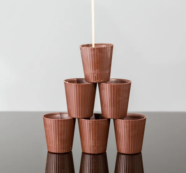 Пачка шоколадных чашек с ликером — стоковое фото
