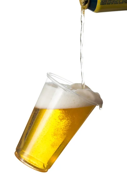 Χρυσή lager ή μπύρα σε διαθέσιμου πλαστικό κύπελλο — Φωτογραφία Αρχείου