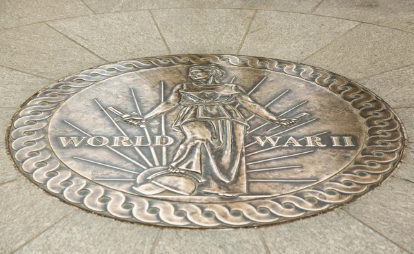 Seal at World War II memorial with feet — Stock Photo, Image