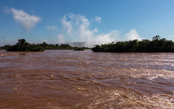 Ποταμού που οδηγεί σε iguassu falls — Φωτογραφία Αρχείου