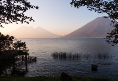 lake atitlan guatemala üzerinde Kano