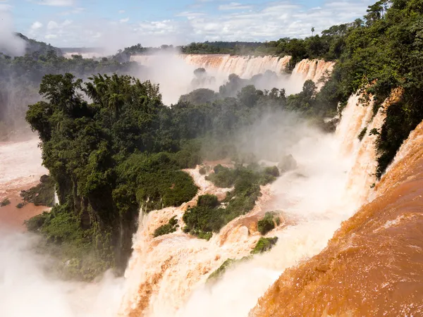 Floden som leder till iguassu falls — Stockfoto