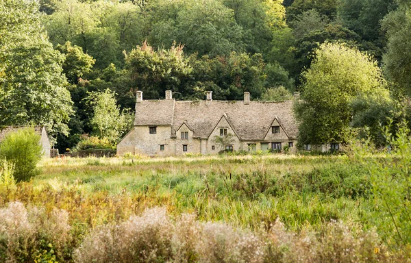 Vecchie case nel distretto di Cotswold in Inghilterra — Foto Stock