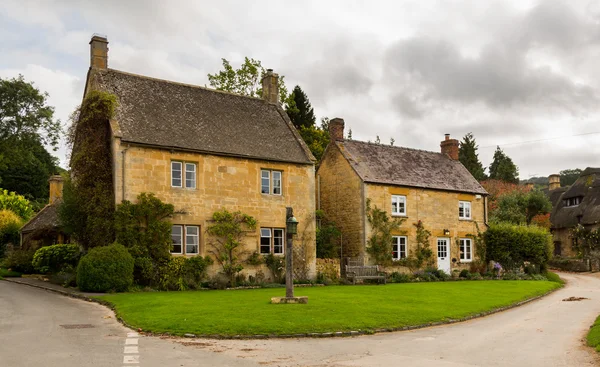 Vecchie case nel distretto di Cotswold in Inghilterra — Foto Stock